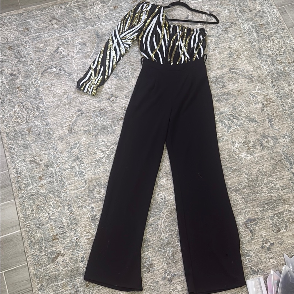 Elegant Black and Gold One-Shoulder Jumpsuit